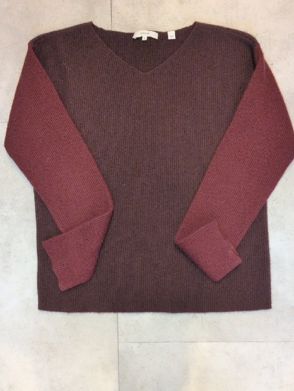 Vince Two-Tone V-Neck Sweater in Dark Burgundy Size M EUC Wool/Cashmere